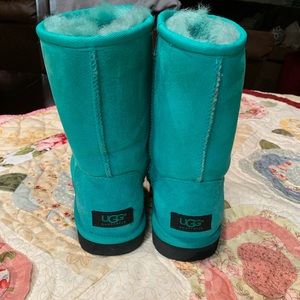 EUC Turquoise/Teal Women’s UGG boots. Super cute!!